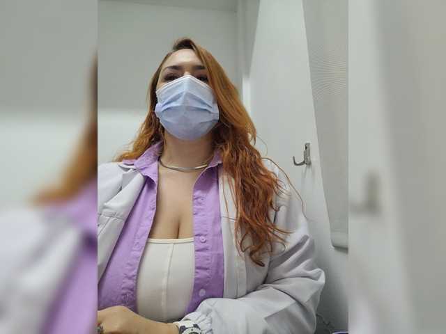 तस्वीरें Doctora-Danna Iam doctor... working in hospital... look my rate tips.... between patient we will do all....Let's fuck harder