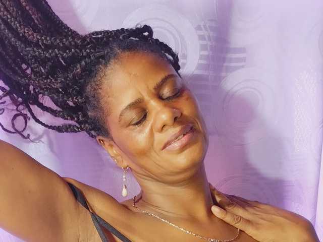 प्रोफ़ाइल की तस्वीर ebony-cougar