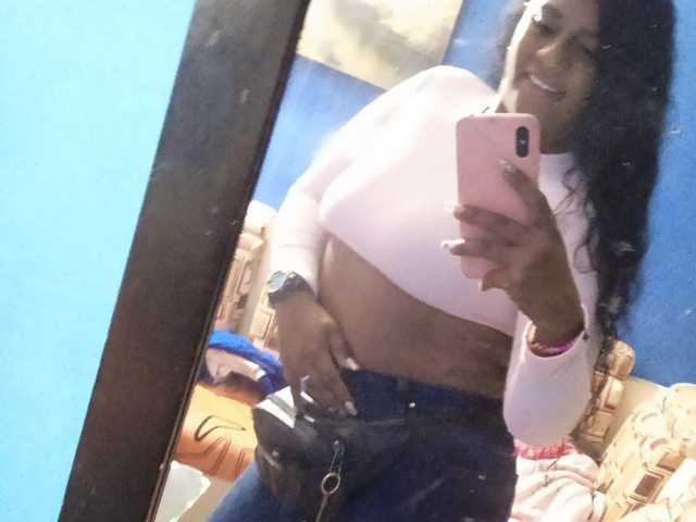 प्रोफ़ाइल की तस्वीर EbonyxBigtits