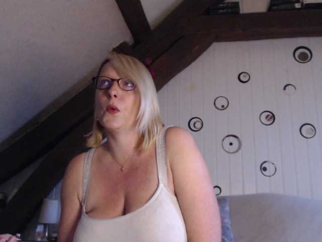 प्रसारण स्क्रीनशॉट EleannaRose