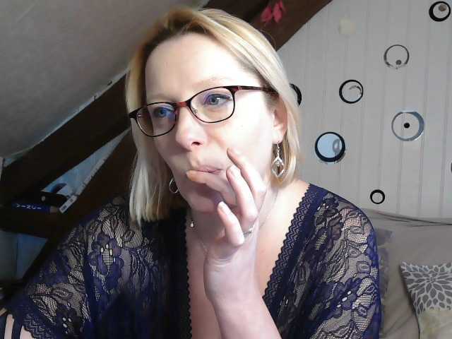 प्रसारण स्क्रीनशॉट EleannaRose