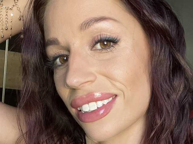 प्रोफ़ाइल की तस्वीर EllaJones
