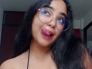 कामुक वीडियो चैट ElynDavidson