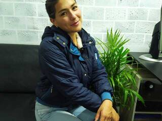 कामुक वीडियो चैट emili-mac