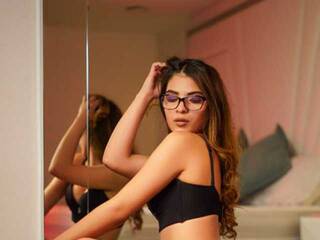 कामुक वीडियो चैट Emili-Roose