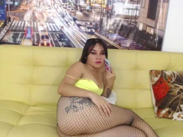 तस्वीरें emmacooper1 hey come and play with me I'm hot and very beautiful for you welcome