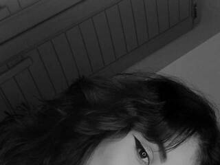 कामुक वीडियो चैट Emyli-rousse-