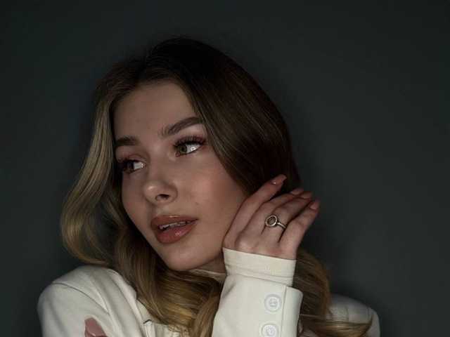 प्रोफ़ाइल की तस्वीर EvaEllis