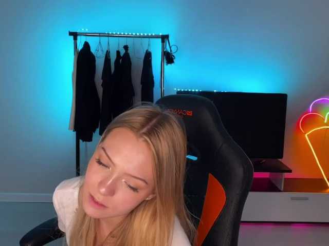 प्रसारण स्क्रीनशॉट ElizabethEvan