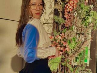 कामुक वीडियो चैट NickyColienc