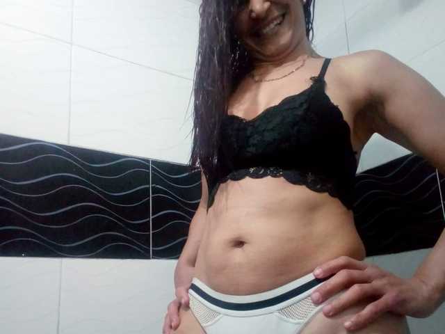 प्रोफ़ाइल की तस्वीर FelinaHott