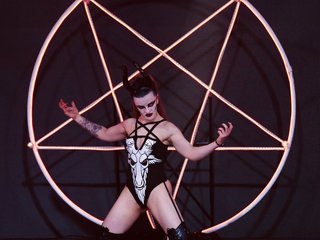 कामुक वीडियो चैट FemdomWitch