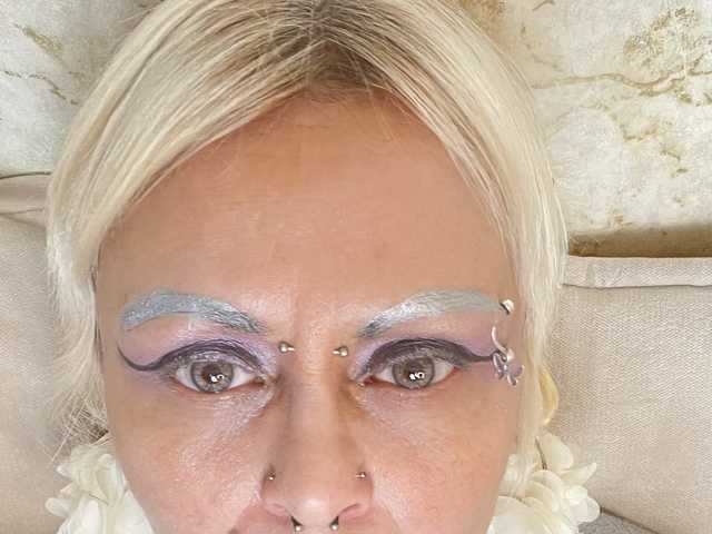 प्रोफ़ाइल की तस्वीर GardenerofIllusions