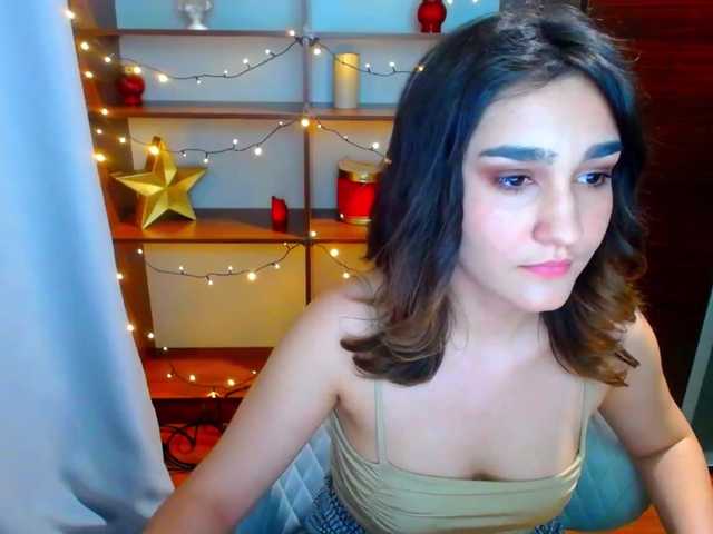 तस्वीरें GoldeneHeart hello guys, I have new white underwear and white stockings, I will be glad to show in private, chat and fun) kiss! guys help me reach the goal 8000 tokens left