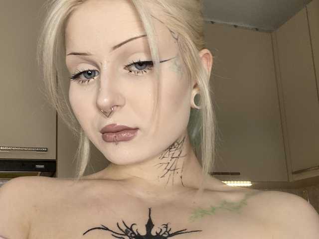 प्रोफ़ाइल की तस्वीर goth-bimbo