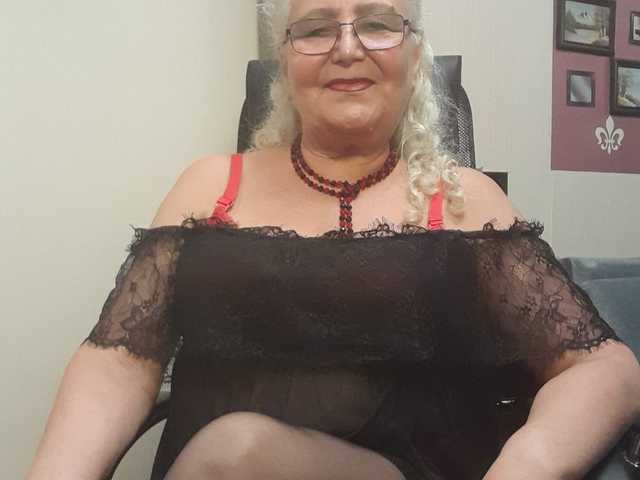 प्रोफ़ाइल की तस्वीर GrannyWants