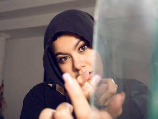 कामुक वीडियो चैट halimabashar