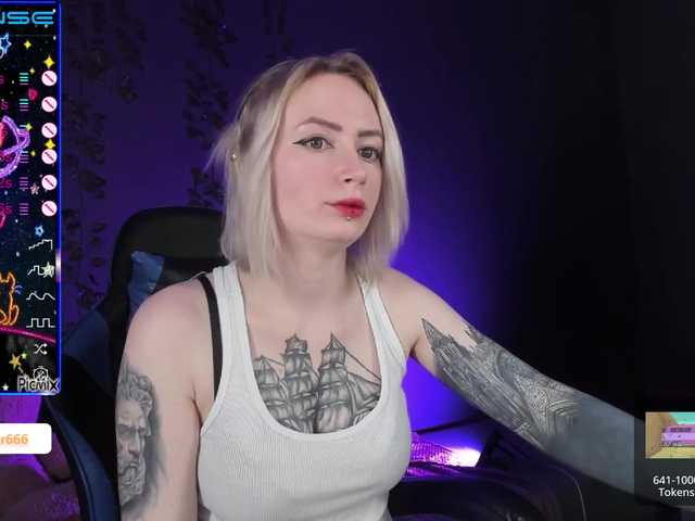 तस्वीरें HelenCarter lets play hehe :D tip menu and pvt open! #tattoo #blond #ohmibod #anal #french