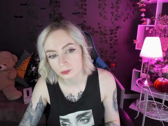 तस्वीरें HelenCarter lets play hehe :D tip menu and pvt open! #tattoo #blond #ohmibod #anal #french