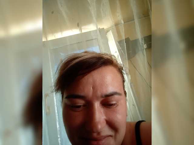 प्रसारण स्क्रीनशॉट HollyLaBerry