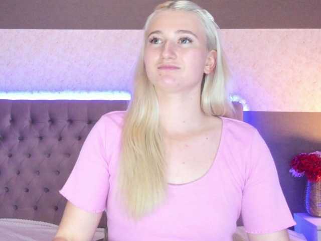 प्रसारण स्क्रीनशॉट HollyTaillor