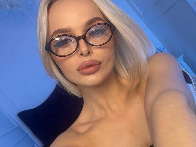 प्रोफ़ाइल की तस्वीर horny-blondie
