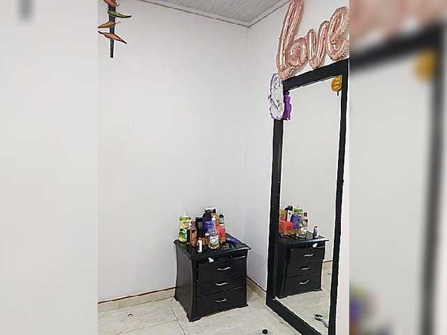 प्रोफ़ाइल की तस्वीर HotCaroline