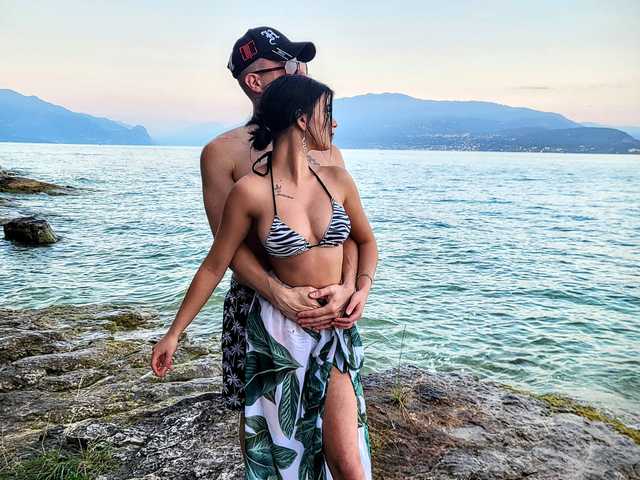 प्रोफ़ाइल की तस्वीर HotSexyCouple0688