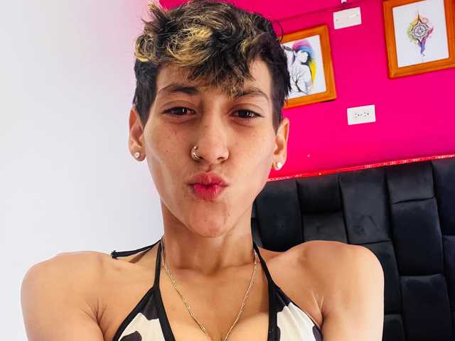 प्रोफ़ाइल की तस्वीर HottAlexxxa