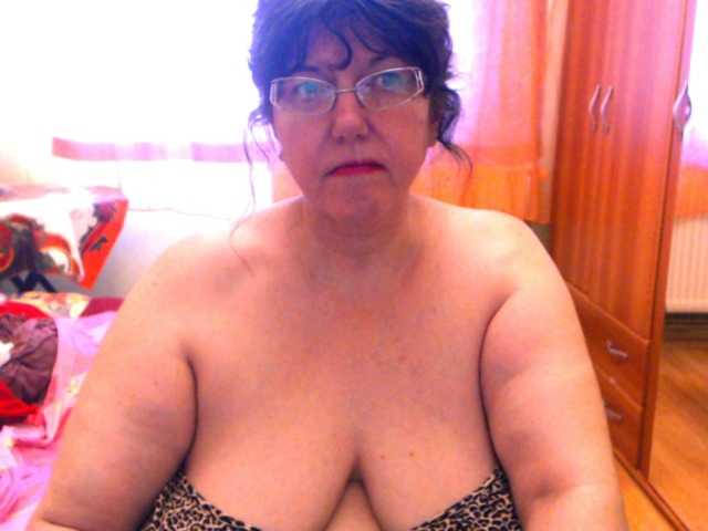 प्रसारण स्क्रीनशॉट HugeTitsXXX