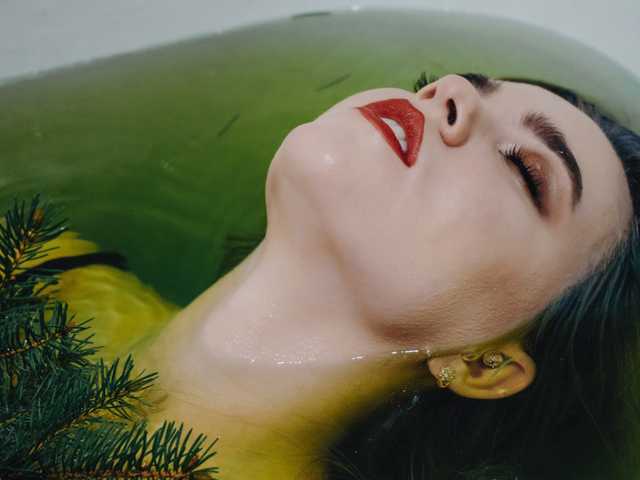 प्रोफ़ाइल की तस्वीर jennis-charmi