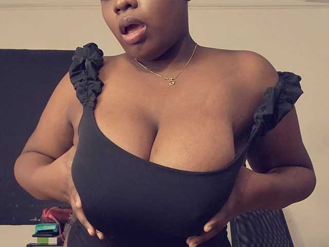 प्रोफ़ाइल की तस्वीर juicy-tits69