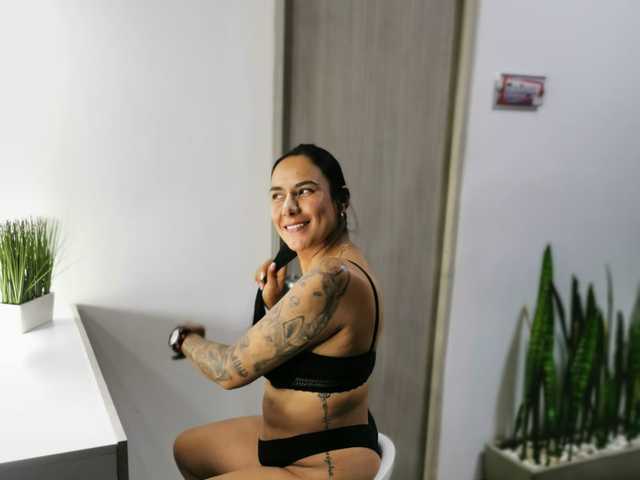 प्रोफ़ाइल की तस्वीर Julieth-hot