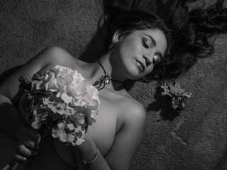 कामुक वीडियो चैट JuliRobert