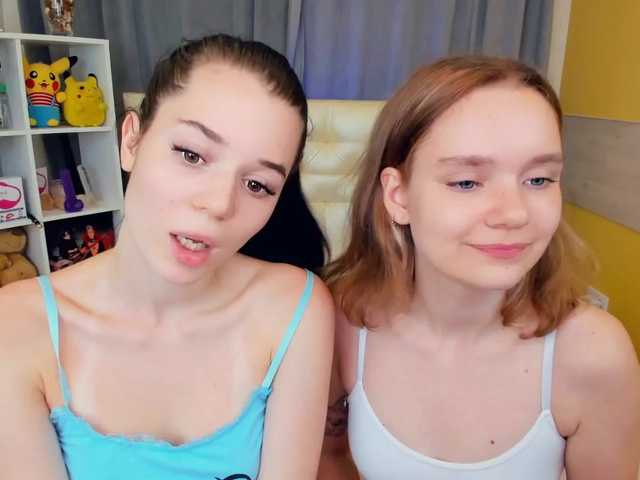तस्वीरें KarenHeidi Hey guys❤️ Our name are Heidi and Kylie. Welcome in my room Full naked in Pvt❤️
