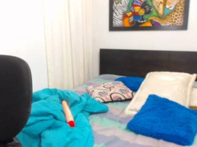 प्रसारण स्क्रीनशॉट KarlaHarrison