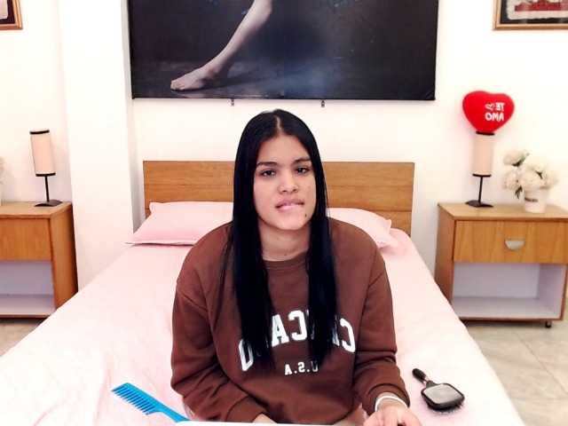 तस्वीरें KendraAndMishel Hello my loves, welcome everyone to my room, I hope we can play really well and you give me lots of tips.