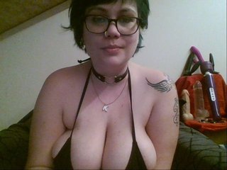 तस्वीरें KendraCam HUGE TITS!! Smoking curvy geeky gamer girl! (ENG/NL/FR)