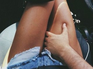 प्रोफ़ाइल की तस्वीर KinkyKoupl