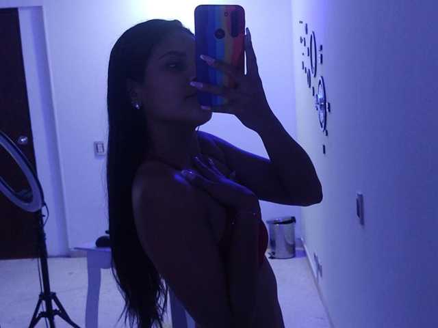 प्रोफ़ाइल की तस्वीर kinkynicolee