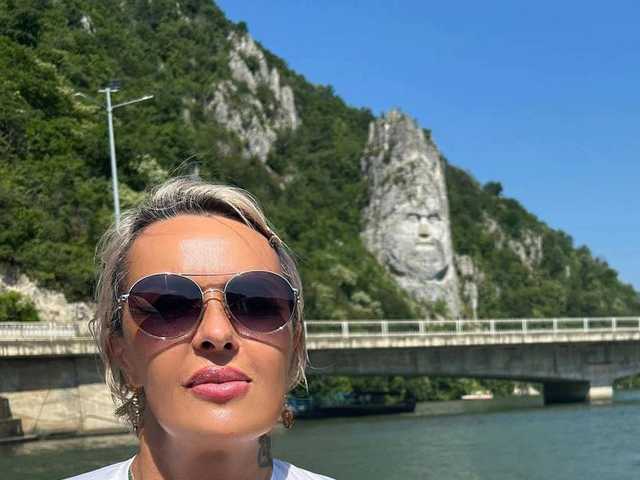 प्रोफ़ाइल की तस्वीर KirraWhite