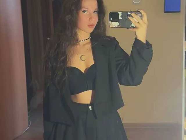 प्रोफ़ाइल की तस्वीर KristinaBlow