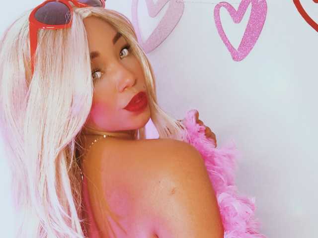 प्रोफ़ाइल की तस्वीर kylieboobs24
