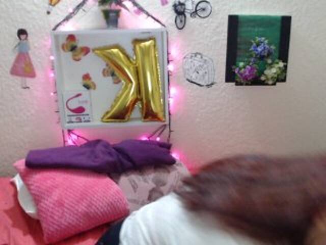 प्रसारण स्क्रीनशॉट KylieDaniiels