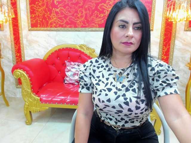 तस्वीरें Ladyxmilf Come to trate this sexy and horny Milf like your queen and give her all your love with your vibrations@remain