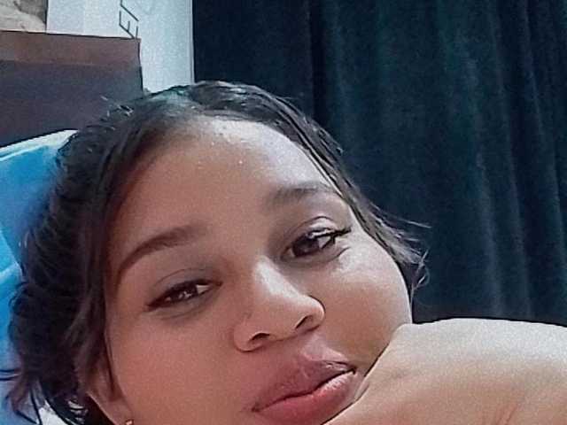 प्रोफ़ाइल की तस्वीर LauraBree