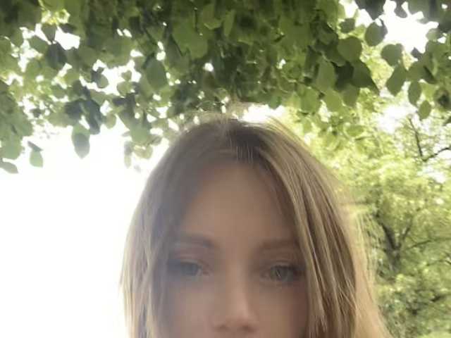 प्रोफ़ाइल की तस्वीर LeenaLee