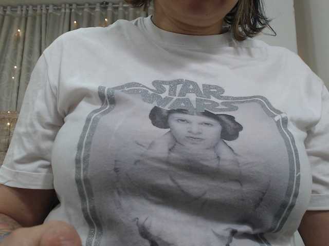 प्रसारण स्क्रीनशॉट Leia-bennet