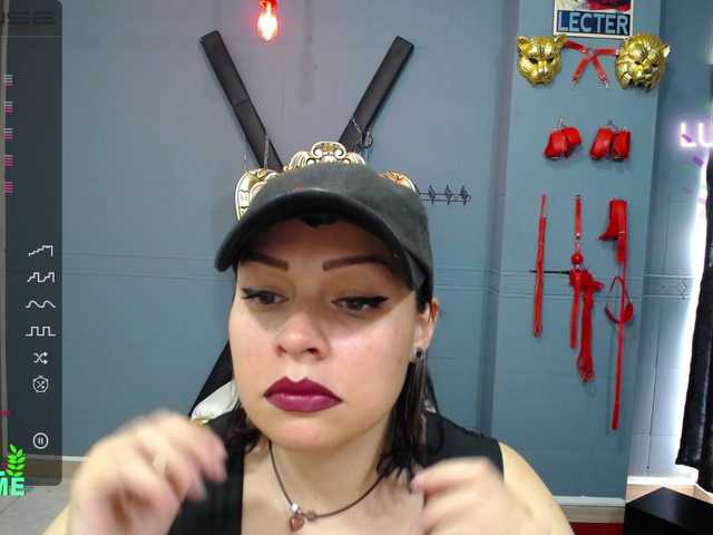 प्रसारण स्क्रीनशॉट Leia-bennet