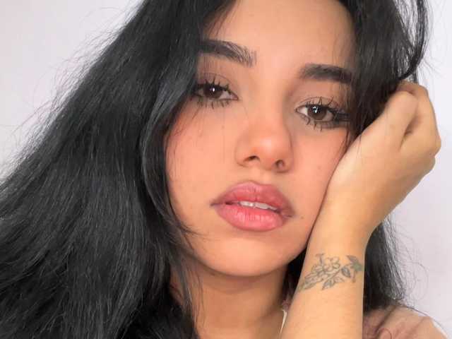 प्रोफ़ाइल की तस्वीर LennahDavies